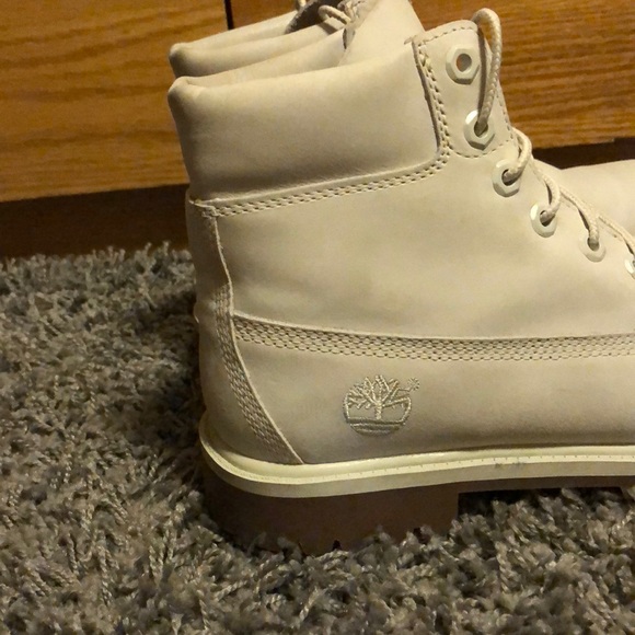 White Timberland Boots - Picture 2 of 4
